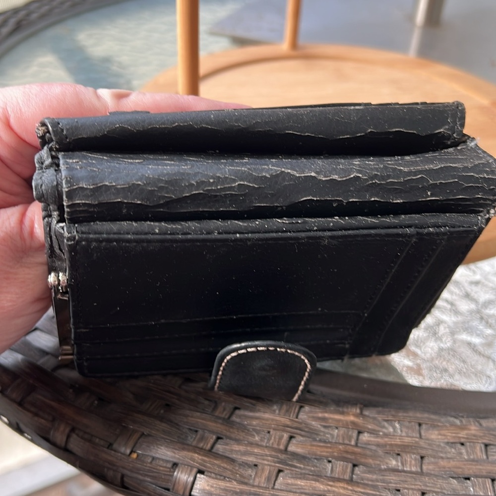 Womens black leather kisslock wallet - Picture 8 of 8